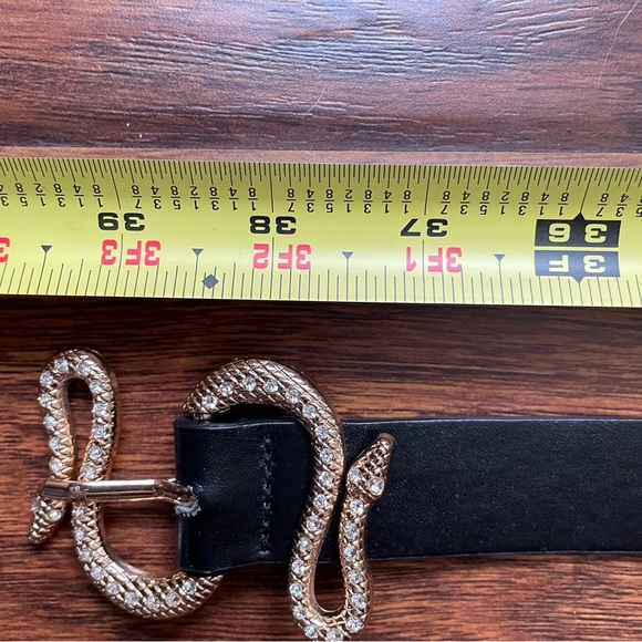 Faux leather rhinestone snake buckle belt - Picture 5 of 8